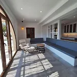 Onblue Apartamento Vromolithos